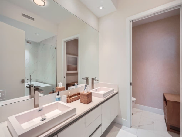 Luxury 2 - Bedroom Oceanfront Condo on Singer Island